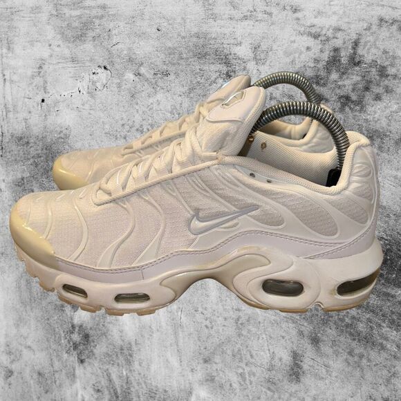 Nike Air Max Plus GS Youth Size 6.5Y Shoe Metallic Silver Running Sneaker 2020 - Picture 3 of 9